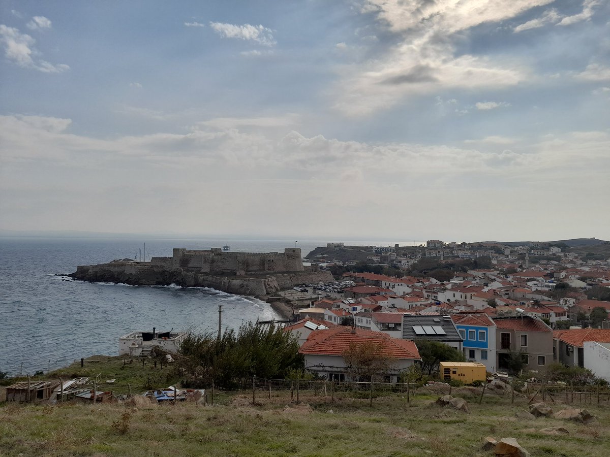 Bir tütün sarmak ister misin
Eee şarap
Bozcaada'da sen seversin
Anlatma sormayacağım
Neyse ne geldin ya
<a href="/bozcaada_bld/">Bozcaada Belediyesi</a> 
@bozcaadakalesi