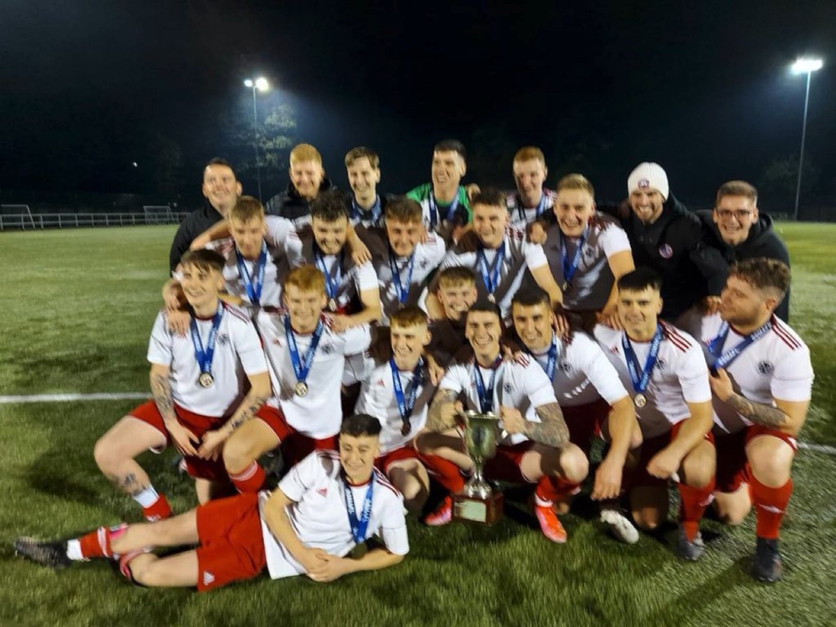 PshieldsUtd's tweet photo. Congratulations to our #3 @kildaypaul1 and @StPetersAFC winning their Cup final 2-1 last night
Superb, well done lads ๐๐
#whatakeeper ๐งค https://t.co/R05s9oiCyt