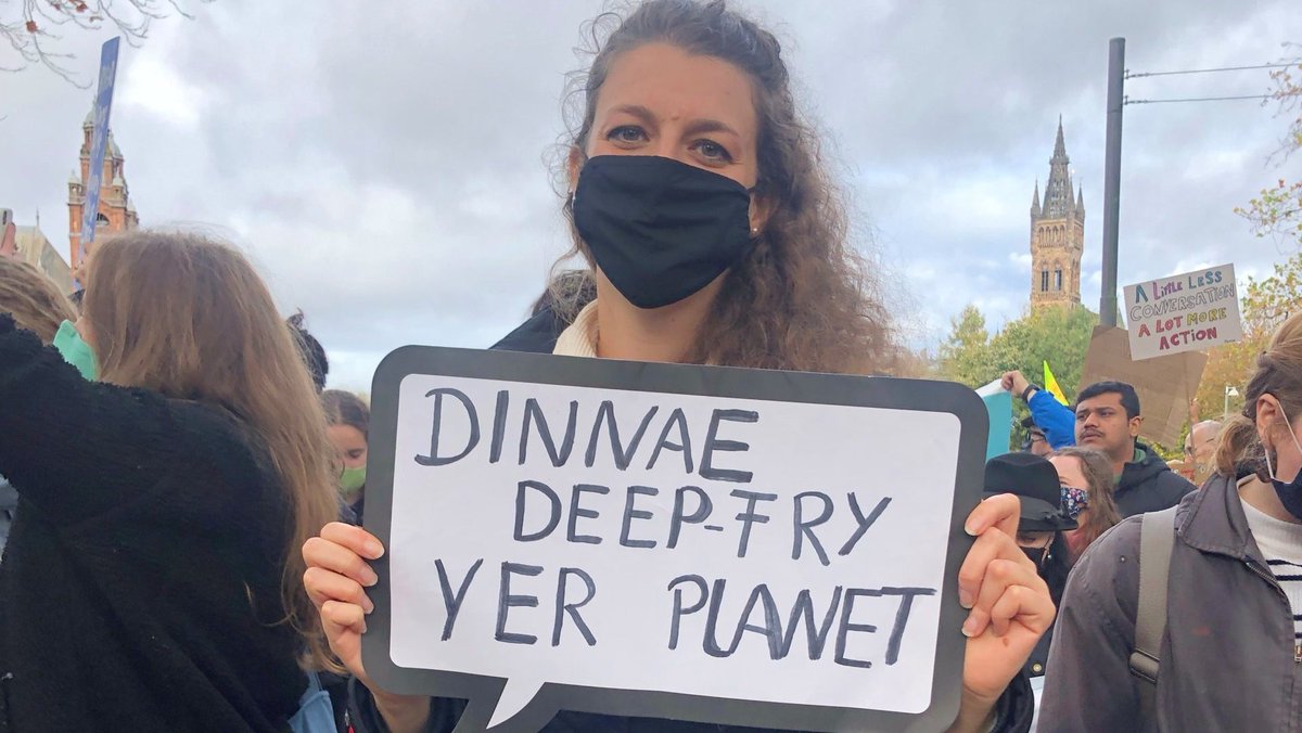 BigIssue's tweet photo. @GretaThunberg They may have been marching for the planet but it was a distinctly Scottish affair
https://t.co/P1NhXHUUED #COP26 #FridaysForFuture https://t.co/gagdvsutMP