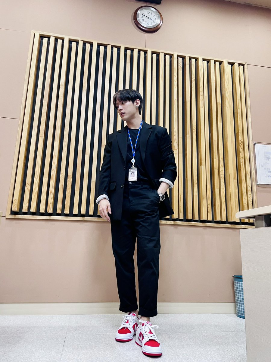 btob2mh's tweet photo. 오늘 밤 10시에도 비키라! 잊지 않으셨죠~? https://t.co/aFzf8KBdsS