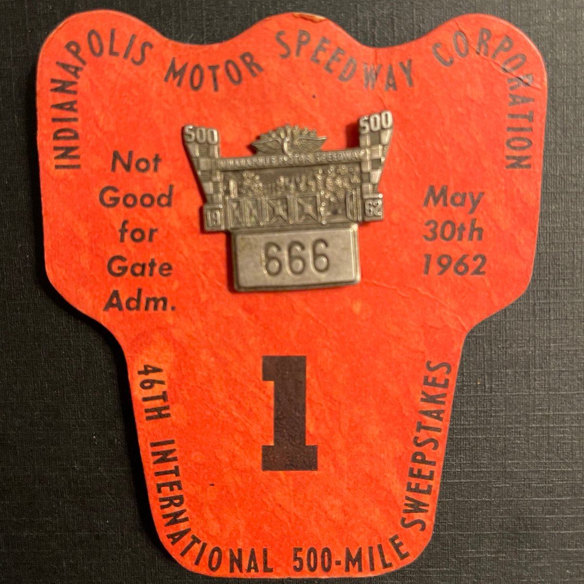 mjbyers333's tweet photo. #VintageIndy500s #RogerWard @MomsInVictoryCircle 1962 🏁🏆 #PitRoadWalks @IMS @IndyCar #Indy500 #IndysGladiators (Photo: #IMS / mjbPics) @Team_Penske #Indy500PitBadge #BackHomeAgain #NowStayTuned #IsItMayYet https://t.co/3yNkGnb90i