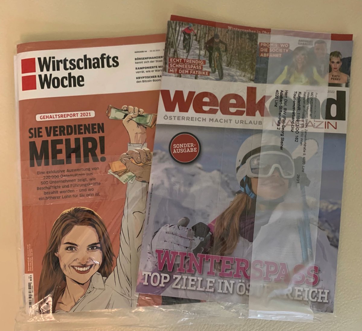 Steiner_Georg's tweet photo. Das verstehe ich nicht: Seit kurzem bekomme ich in Linz verschiedene Zeitschriften wieder in Plastik-Verpackung zugestellt. https://t.co/fGh2Ww8O6K