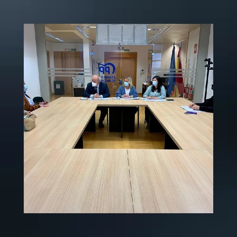 Apoyando la inmensa labor de <a href="/mayoresceate/">CEATE Confederación Española de Aulas Tercera Edad</a> con nuestros mayores 
Reunión con Grupo Popular Asamblea de Madrid, para lograr difundir y sostener su trabajo con miles de voluntarios culturales.
Con <a href="/corralcpedro/">Pedro Corral</a>  , <a href="/bravosanchezm/">Miriam Bravo Sánchez</a>  y Maria del Mar Blanco.
Mil gracias 
#FelizSabado