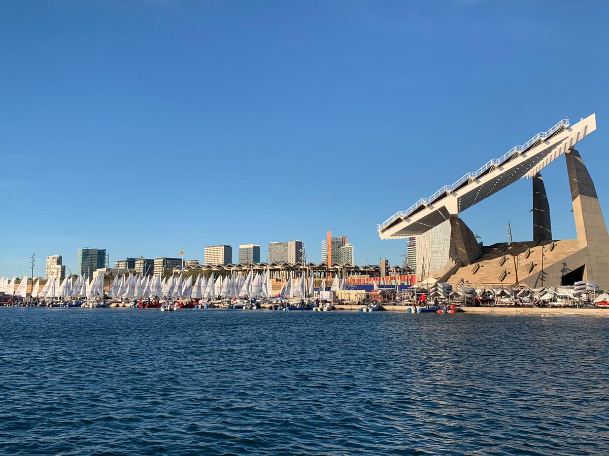 SailCoach's tweet photo. Early start for the ILCA 7 fleet as they try and catch up on racing... ⛵🌬️⠀
#ILCA #ILCA7 #ILCAWorlds #worldchampionships #barcelona #olympicsailing #sailing #laserclass #sail #sailing #sailingaddicts #watersport #instasail #sailcoachmakingyoubetter #fleet #racing https://t.co/wwQFKR0UCc