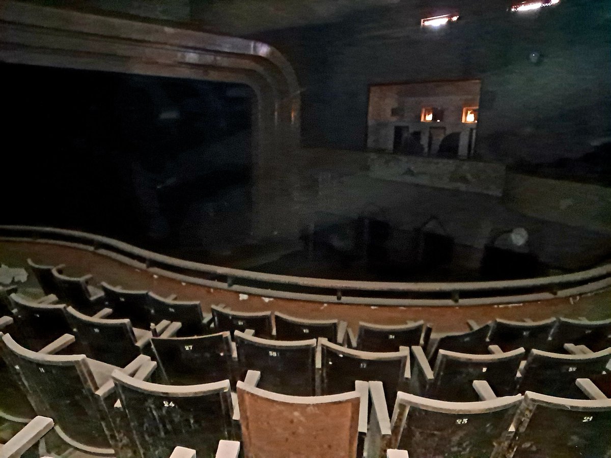 murielsoret's tweet photo. This morning, I visited the "Cinema Odeon", the largest in #Asmara 🇪🇷. Closed for a long time but maybe renovated one day! So beautiful, so mythical...Vive le cinéma 🤩!
#cinema #salledecinéma #Odeon #Eritrea https://t.co/pbWrQpyt6y