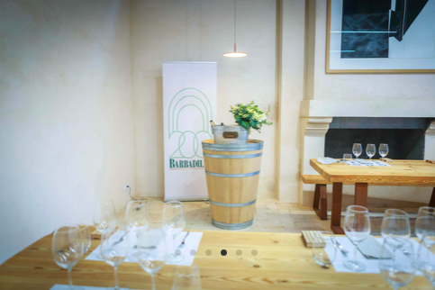 spanish_wl's tweet photo. Agenda #winelover 6 y 8 nov: @pazlevinson dirige Sumillería Efímera en @barbadillo en Sanlúcar, cata de vinos chilenos con @juanma74tm en Pamplona, Salón de vinos secos oxidativos Be Ranci en Perpignan y comienzo de la #SherryWeek en todo el mundo
https://t.co/uhE8qLdD5O https://t.co/G8A9NhTi9B