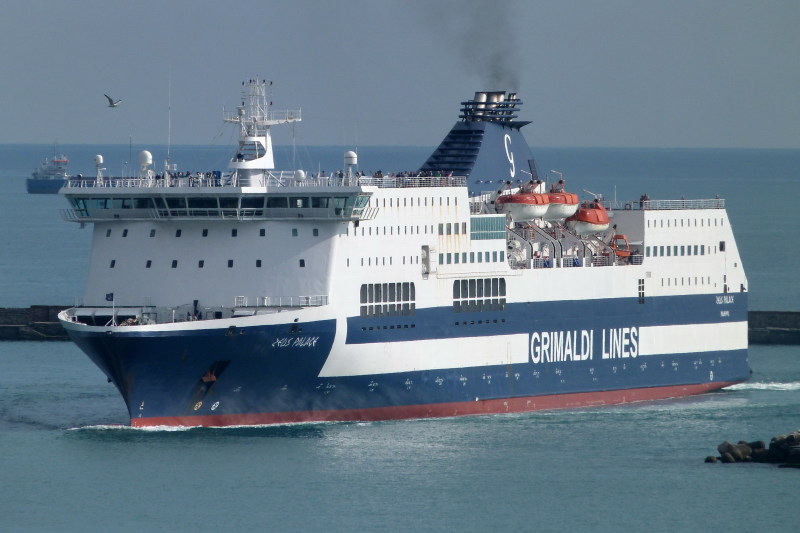 donships1's tweet image. No.1513 Prometheus 2001 26,995 Minoan Line by Samsung Heavy Industries, #Koje
Eurostar #Barcelona 2004 #Grimaldi Cia di Navigazione
Zeus Palace 2009 Grimaldi Cia di Navigazione (photo) 
Image copyright: Wil Weijsters #shipsinpics