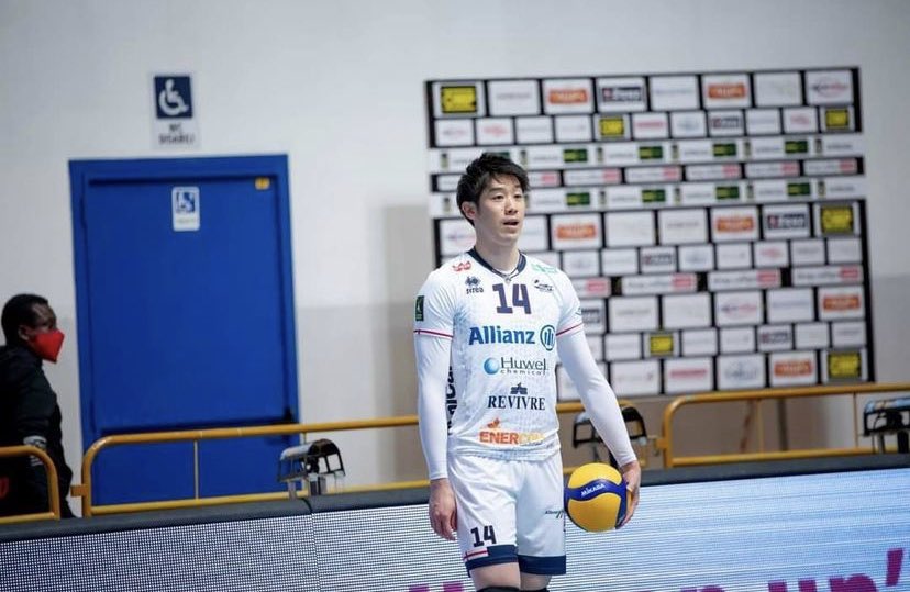 run__a_'s tweet photo. #石川祐希  #PowervolleyMilano 
日本人対決、お疲れ様！！ https://t.co/6RX9QNIKh9