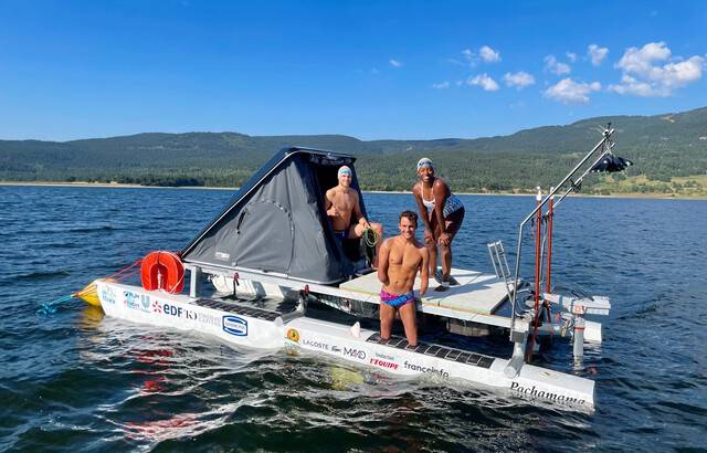LMPositif's tweet photo. 🏊♂️ Le nageur paralympique Théo Curin va entamer à la nage, mercredi prochain, les 122 km du lac Titicaca, situé à 3.800 m d’altitude dans une eau à 10 degrés pendant 10 jours ! 💙
📸 Andy Parant https://t.co/6diCiYQ5M2