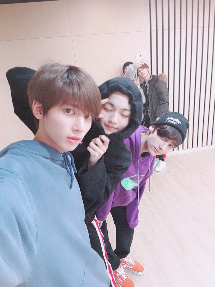 luv_jjun06's tweet photo. 울 와기들 상받는거 보자구용!!ᕦ(ò_óˇ)ᕤ #MAMAVOTE #txt https://t.co/6VOtpE8TIm
