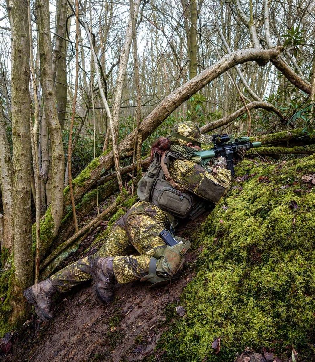 AirsoftSabrina's tweet photo. Mud-Slide Saturday 🤎⛰ 
Still one of my favourite photos!

𝗟𝗼𝗮𝗱𝗼𝘂𝘁:
@TM_Airsoft NGRS HK416 D
@TM_Airsoft Hi Capa 5.1 DOR

#mud #mudslide #hill #mound #camouflage #camo #airsoft #airsofter #shooting #girlswithguns #girlsincamo #womenofairsoft #airsoftgirls #airsoftoperator https://t.co/Okt7Kt89uZ