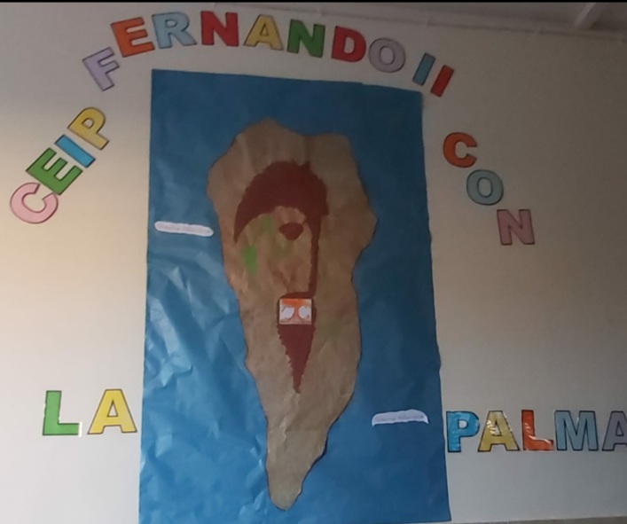 ceipfernandoII's tweet photo. Los alumnos de educación infantil y sus profesoras ,se han solidarizado con los niños de La Palma, haciendo un simulacro de volcán, para entender los destrozos provocados por su erupción. #solidaridadCanarias #LaPalma #VolcanLaPalma https://t.co/1Fi2G2ZTkc