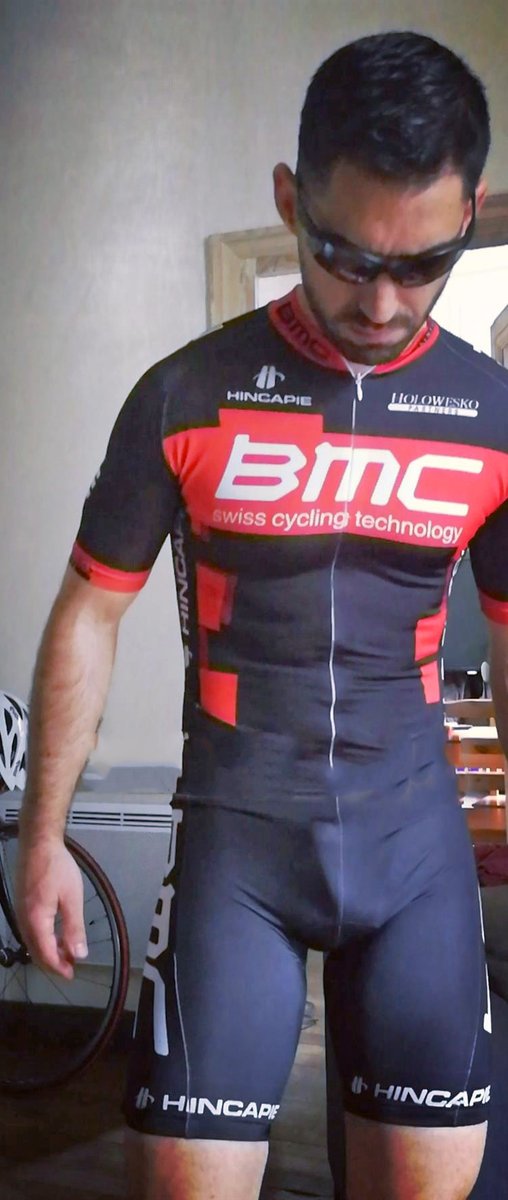 Radsportler1's tweet photo. Adorable how this skinsuit fits this hot guy https://t.co/2cRUXxYgdS