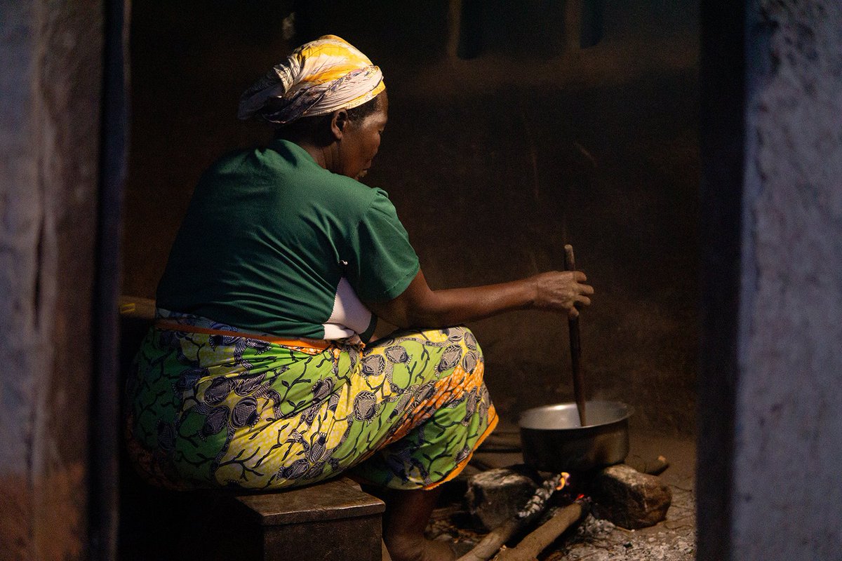 SolarAid's tweet image. ❌ No one should lose their life trying to light their home.

Without access to electricity, families across sub-Saharan Africa have to turn to dangerous alternatives like open fire or candles.

The #DarknessIsDeadly. 

It's time to #EndTheDarkness 👉🏾  ow.ly/ghTQ50GGUMO