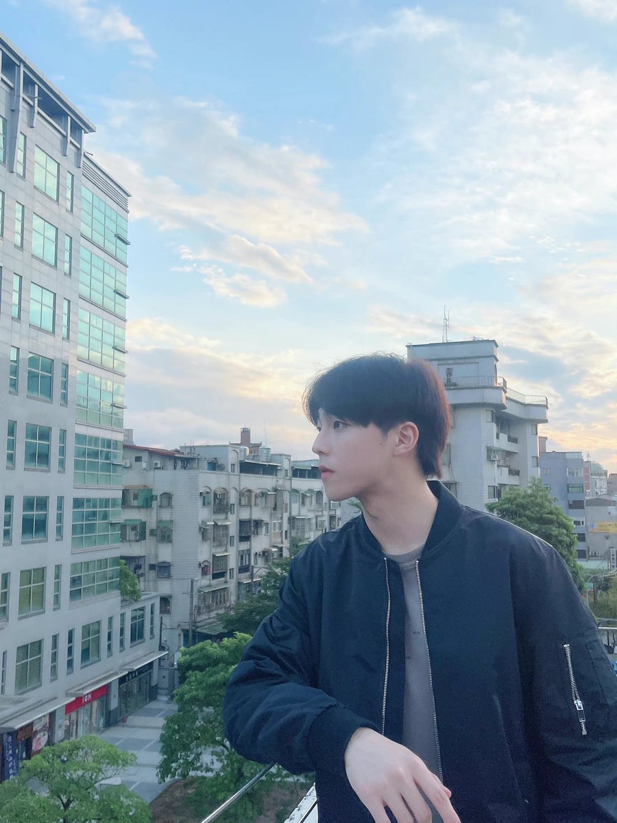 godlinongs's tweet photo. 211106 陳立農工作室 weibo update

“1106 Saturday”

#CHENLINONG #陈立农 https://t.co/Hae31QLn48