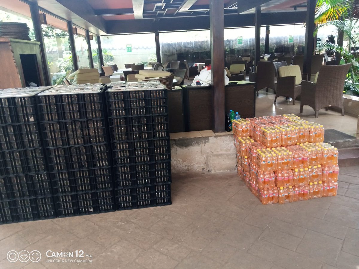 ninashanghavi's tweet photo. Mama to the rescue in action to deliver 2500 hot meals with juice on this Diwali . We thank all our Donors , Patrons, Team mama , Volunteers, for making this happen without fail every Sat. https://t.co/35yDjBBGnZ