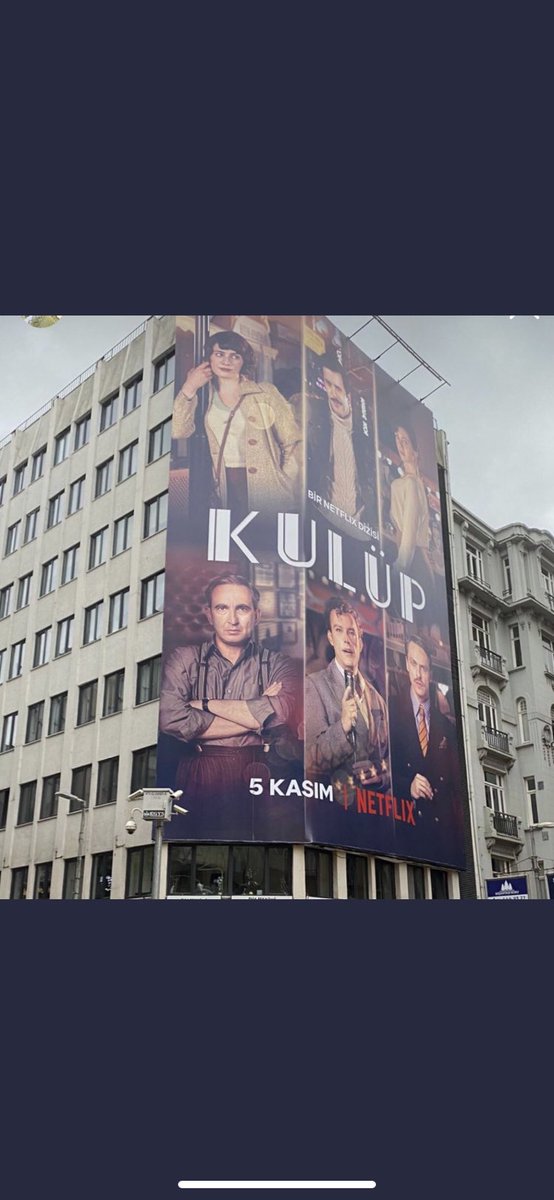 geodem2000's tweet photo. Rumca diyalog danışmanlığını yaptığım “KULÜP” yayinda… Sürekli duygulu bir halde izlediğim ilk bölüm boyunca gözlerim yaşlandı bazen.. Ne güzel renklerdik hep birlikte yaşadık Istanbul’da.. Şimdi ise kendini medeni ve demokrat sayan kitleler bunu yok edenlere minnet duyuyorlar… https://t.co/u4VpiA2btv