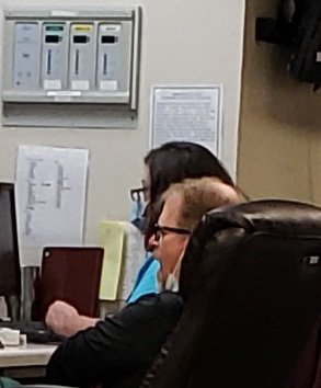 Tammlin1963's tweet photo. In ER, in room alone, Doc comes in: where's your mask? Me: don't have one. Doc: hands me one, says you will wear this and respect my staff. Walks out and sits at desk and does this. https://t.co/gmStLzdwUE