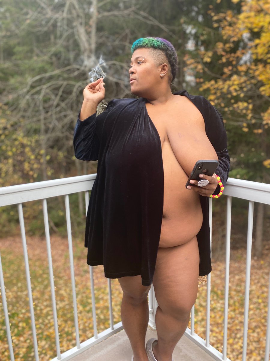 MitulsaMeow's tweet photo. Come smoke with me https://t.co/h72KjuCARc