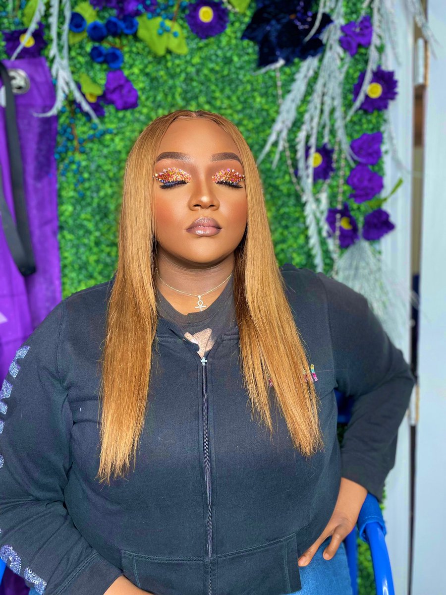 KMeangirll's tweet photo. Full glam 💫♠️#explore #viral #mua https://t.co/8q3GWqN3FO