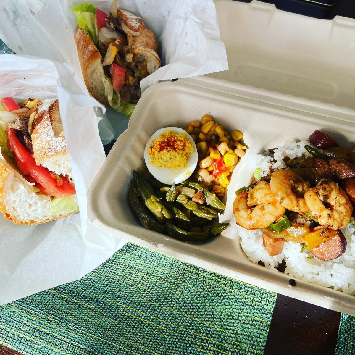 daaburrell's tweet photo. ガンボだって、初めて食べた。カレーの様な煮込みの様な。アメリカ南部の料理？ここはハンバーグがめちゃくちゃ美味かったんだけど、今日は売り切れだった。ガンボも美味かったけどね、ステーキサンドも。
#hellooldtimer #ハローオールドタイマー　#ガンボ　#ステーキサンド https://t.co/s1j3Zktvpj