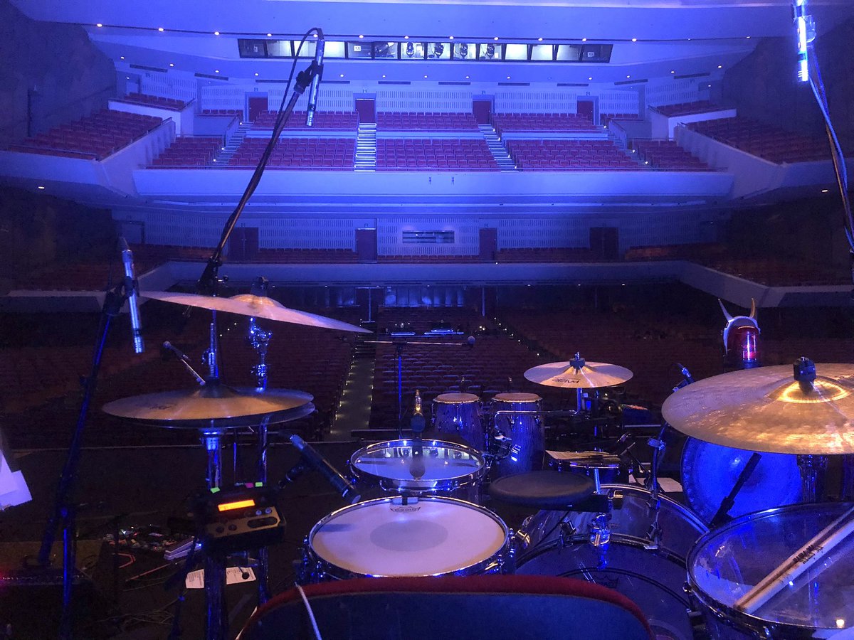 kebetang's tweet photo. CRAZY KEN BAND TOUR
“好きなんだよ”2021-2022
#06 神奈川県民ホール
 (｀_´)ゞ https://t.co/hErHRxQMoe