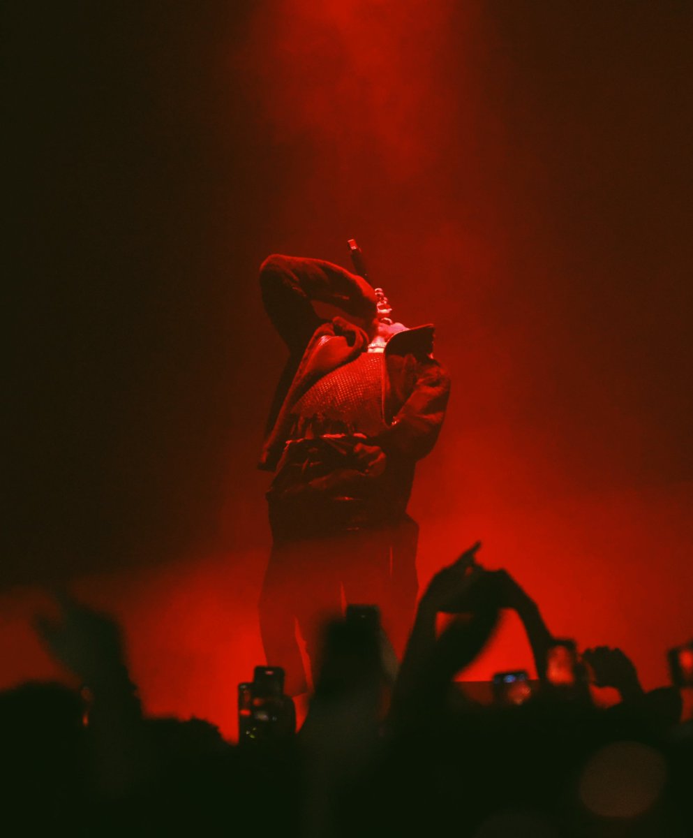 STRAPPEDUS's tweet photo. Playboi Carti only performed one song at his show in Arizona tonight before leaving and cancelling the show all together 🤦‍♂️😒 https://t.co/Ct5pcLMlyd