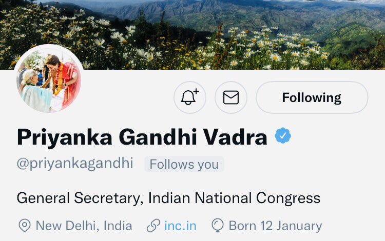 बहुत सी बार मन के भाव को शब्दों में पिरोना कठिन होता है 🤗

इस खास अहसास को कैसे बयां किया जाए कि Twitter पर अब मेरी नेता की नज़र, उनका सानिध्य, उनका साथ होगा मेरे लिए भी 🌈

दिल की गहराइयों से आपका शुक्रिया दीदी <a href="/priyankagandhi/">Priyanka Gandhi Vadra</a> जी 😊🙏

आज का दिन यादगार रहेगा ✨