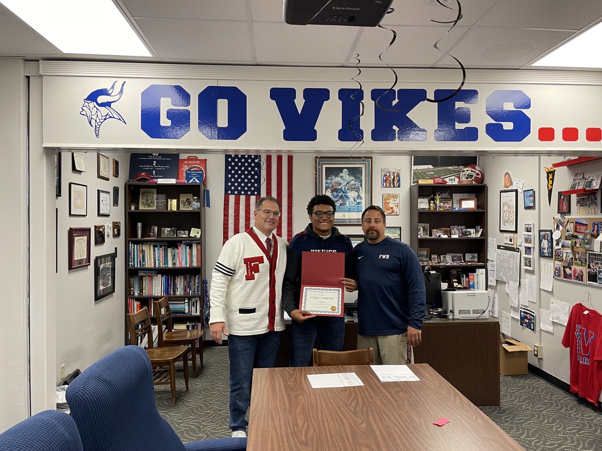 spolskij's tweet photo. 2 All Sports Association School Winners and a T. H. School Winner …Go Vikes🤘 https://t.co/uuvMIZql0u