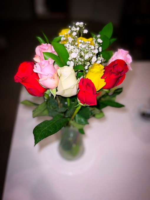 Ahhh my girl surprised me with beautiful flowers for my birthday ? ???❤️?❤️ https://t.co/NhK5sMjX8S