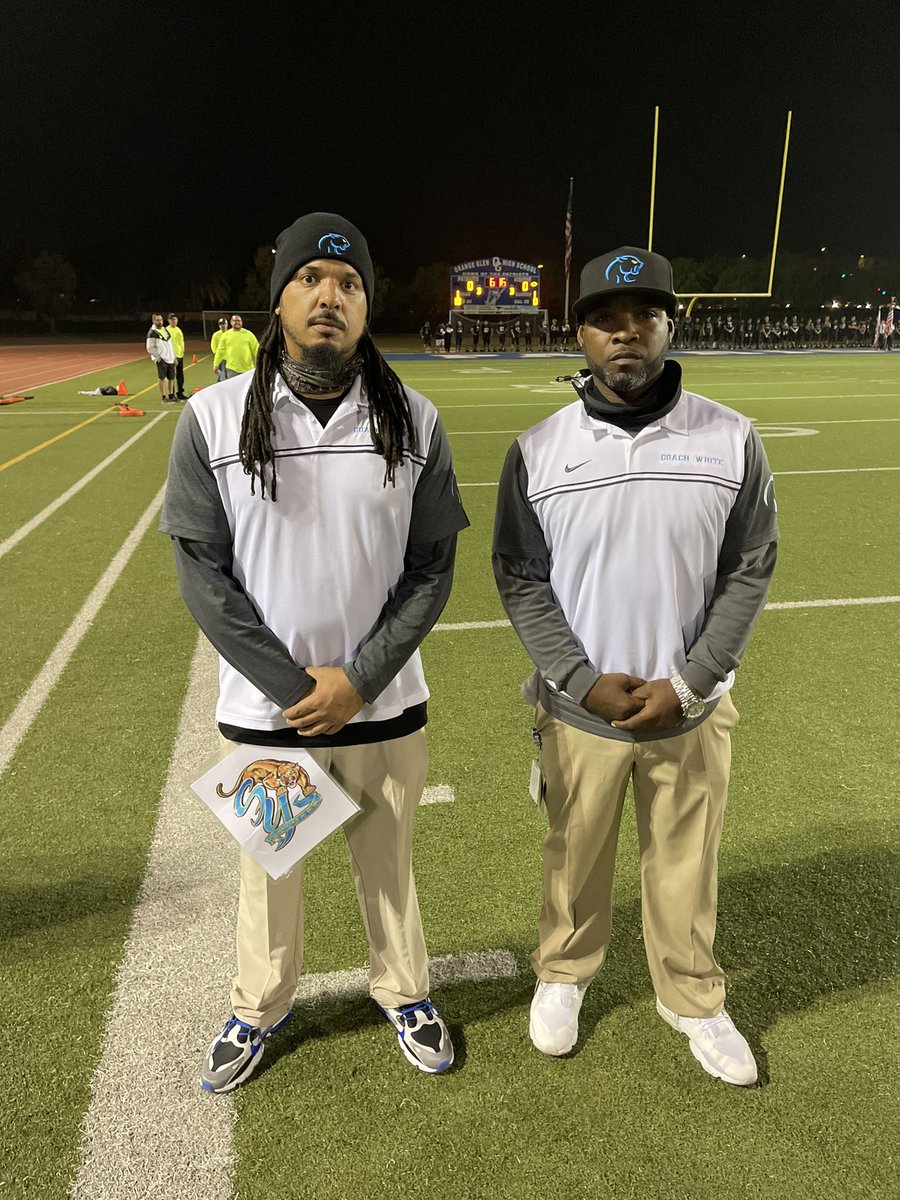 dwigglezz6191's tweet photo. We did it First playoff win in school history #PUROSIDRO #SYHS #RD2 https://t.co/BWzj2z9vy3