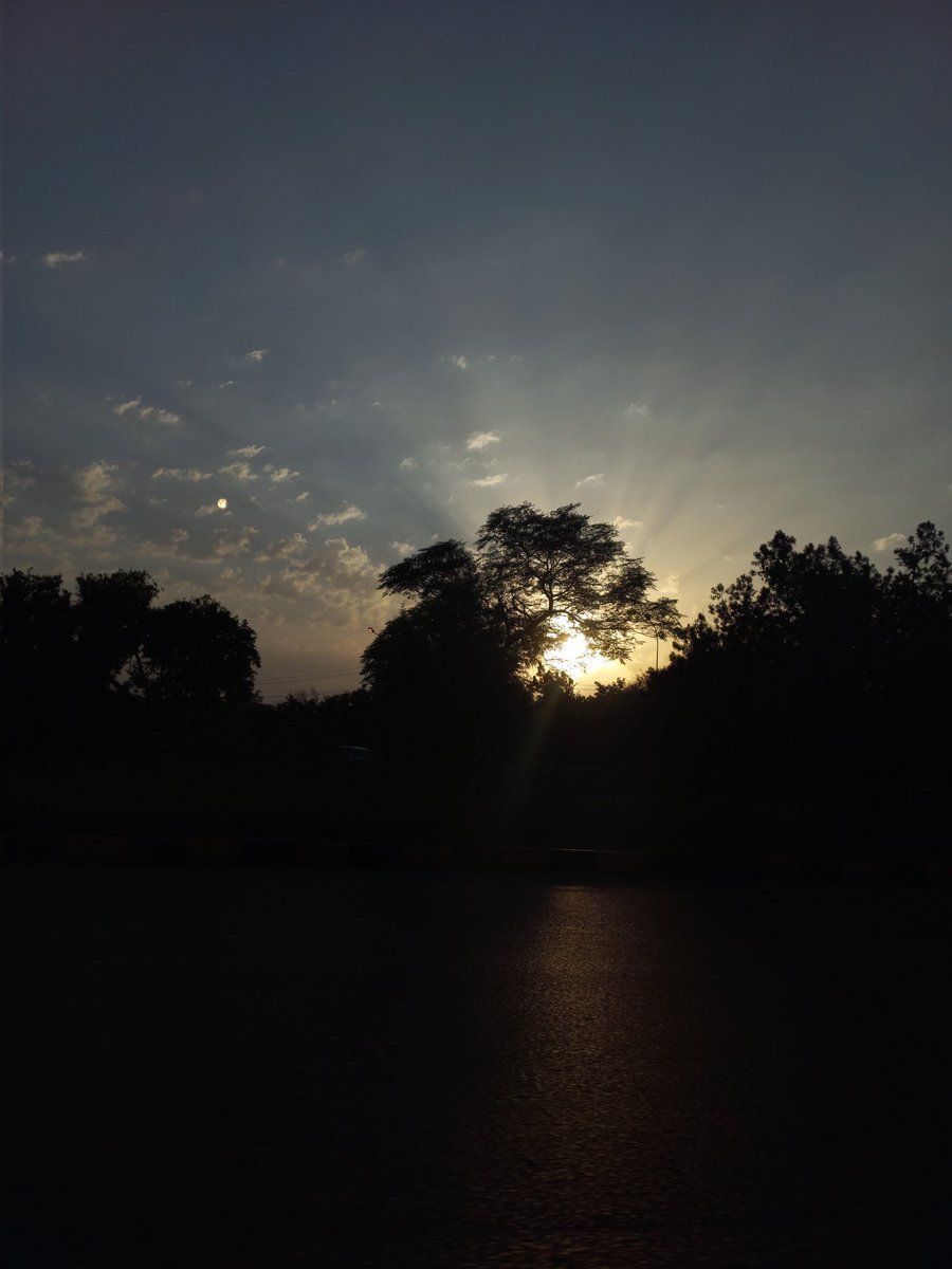 _Rafia_Ahmad_'s tweet photo. @katie_abraham #ThreadofCalm https://t.co/TVRaHgdke6