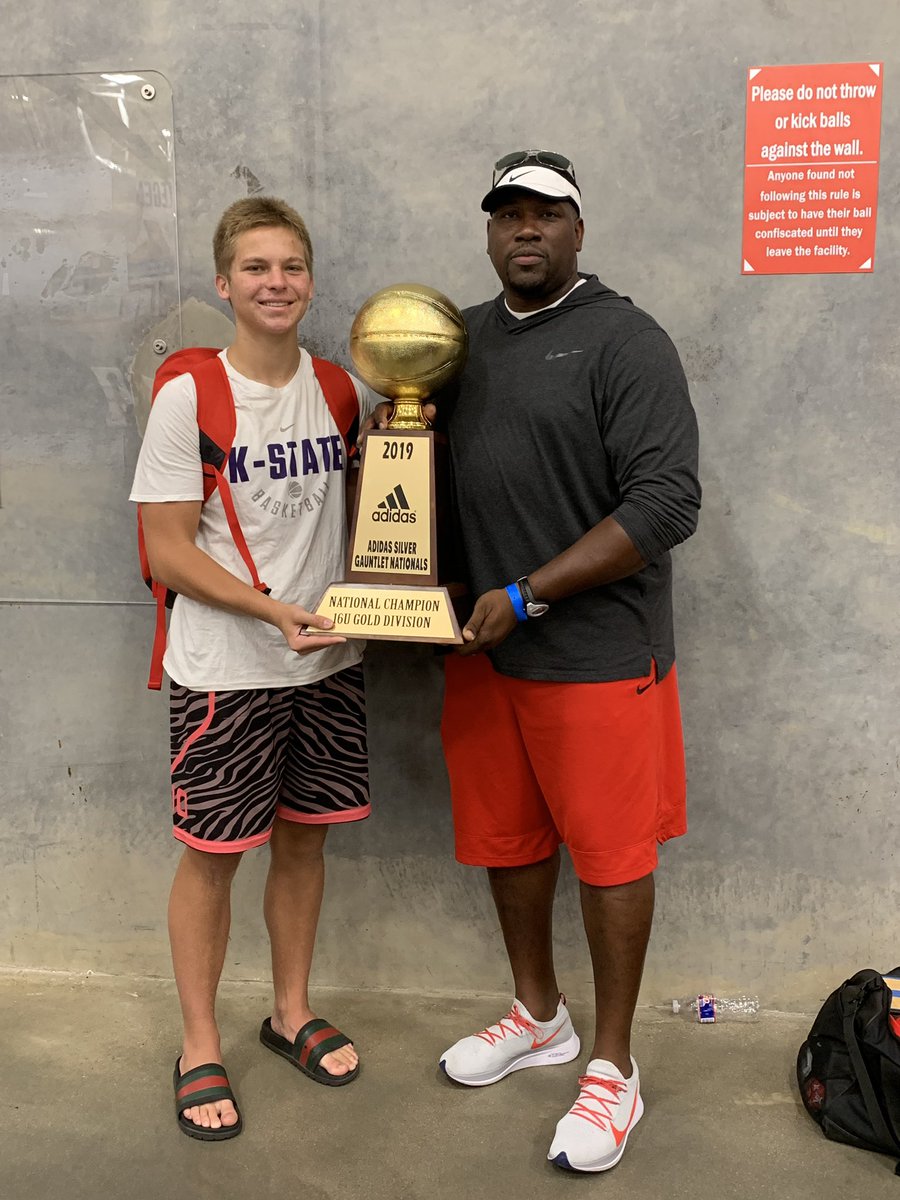 BelvisNoland's tweet photo. #TheFluff #MyGuy Proud of this kiddo!! Let’s Go WKU Hoops! https://t.co/7NT3Q5PArS