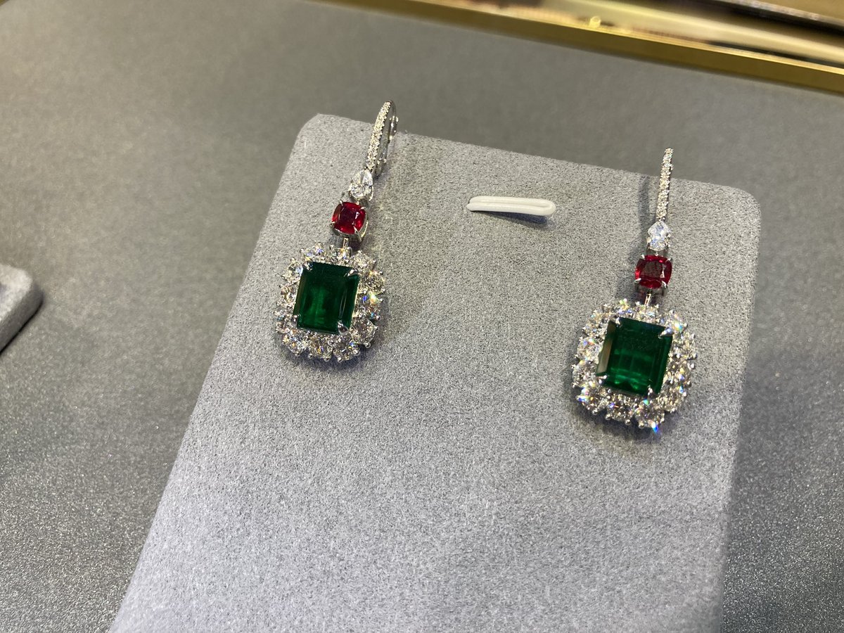 Gwadar_Pro's tweet photo. Pakistani emerald, opal, morganite, attracts customers from all over the world at #CIIE. #BrilliantPakistaniGoodsAtCIIE #MadeInPakistanAtCIIE #InSearchForPak_Made https://t.co/qXeTE7nMdy