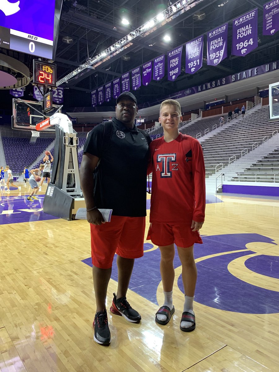 BelvisNoland's tweet photo. #TheFluff #MyGuy Proud of this kiddo!! Let’s Go WKU Hoops! https://t.co/7NT3Q5PArS