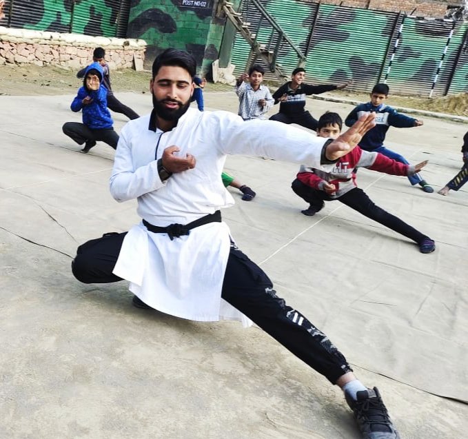 GanderbalD's tweet photo. BE READY: BE FIT- In continuation with the efforts of #IndianArmy to connect with Awam and engage them productively. Dangerpora Army Camp organised *Karate classes for 19 Children from #Ganderbal &amp;  taught them exquisite skills.
#SavioursOfKashmir47
#VictoryAtShalateng
#FitIndia https://t.co/NRvmOIA1GV