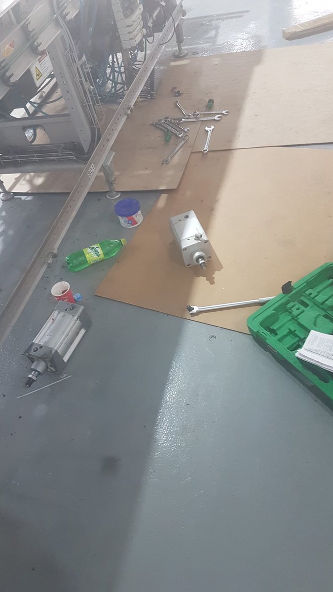 جانب من الصيانة وتغيير بعض السلندرات وتوزينها