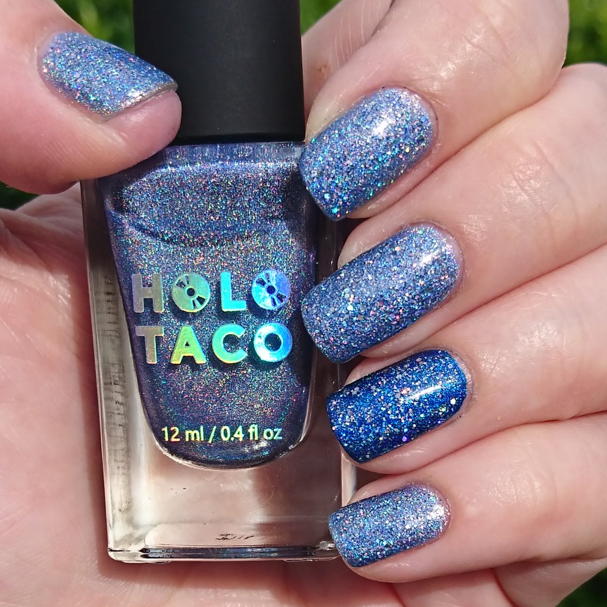 delicatelie89's tweet photo. Holo Taco combo recipe for success #1: two coats of #sparklingwater and #bluefreezie linear holo polish, plus one coat of #frostlight glitter holo polish 💿🌮✨💦❄💙 #holotacocombo #holotaco @holotaco @nailogical https://t.co/jn7LCDBFmi
