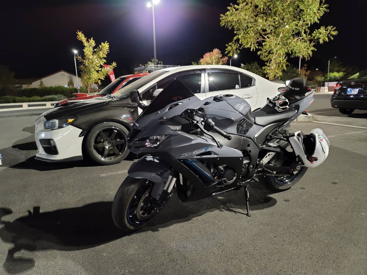 mileslong4real's tweet photo. Awesome meet up tonite Blake, Bryce @JayBearden84 Ron, @nicky_ferrari and friends....... what a nice evening with friends https://t.co/zcuncmfbMM