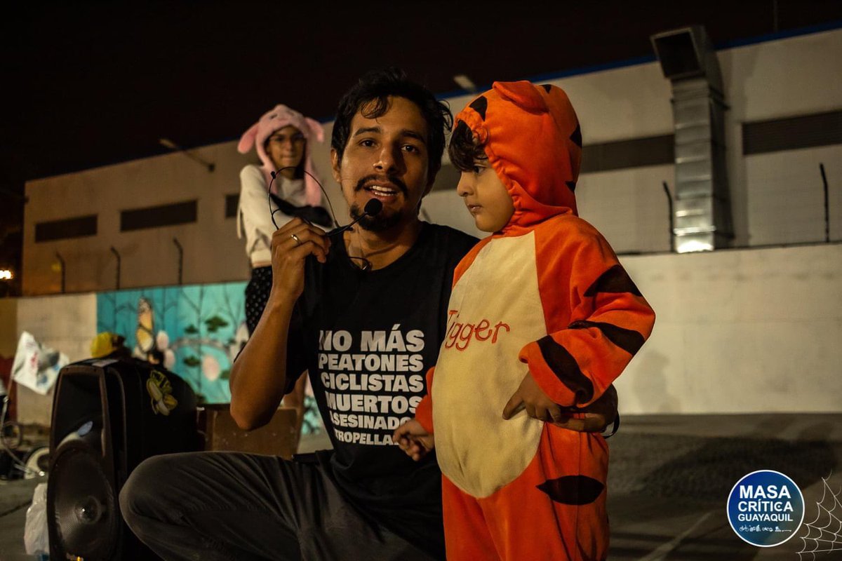 AlbertoAHidalgo's tweet photo. ¡Lo logramos una vez más! Gracias al equipo de trabajo @masacriticagye por meter todo el ánimo. 🤟🏾🎃👻🚲 https://t.co/poK3PRpCsL