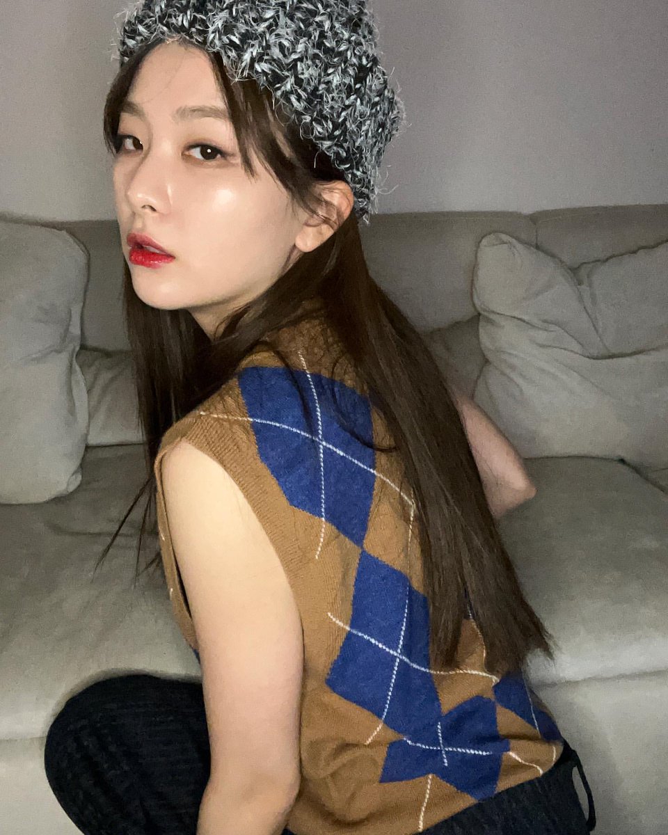 ddulgikang's tweet photo. ㅤ    

 ─ ⋆ 𝑨𝒍𝒍 𝒍𝒐𝒐𝒌𝒔 𝒈𝒂𝒕𝒉𝒆𝒓 𝒐𝒏 𝒎𝒆
ㅤㅤㅤ𝑬𝒗𝒆𝒓𝒚𝒘𝒉𝒆𝒓𝒆 𝑰 𝒔𝒕𝒆𝒑 𝒓𝒖𝒏𝒘𝒂𝒚

ㅤㅤㅤㅤ https://t.co/ih0hNmvr6S