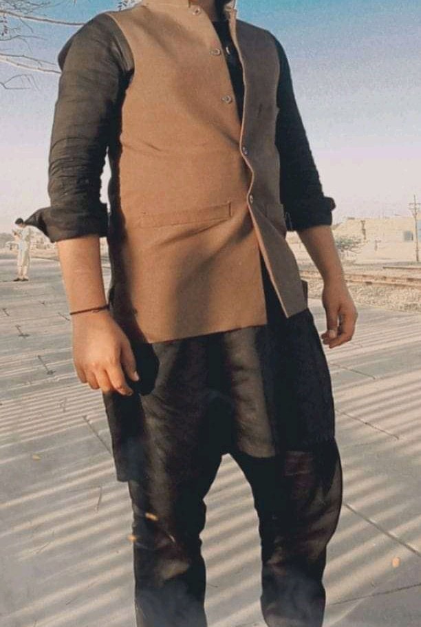 پہلے دوستی 
پھر اس کی محبت
اور پھر بلاوجہ کی نفرت
اُوجانی بڑی ترتیب سے تباہ کیا ہے 
مجھے ایک شخص نے 💔💔💔