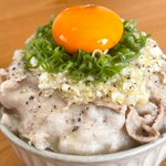 電子レンジで作れるからとっても簡単!ネギ塩×豚バラ肉の丼ものレシピ!