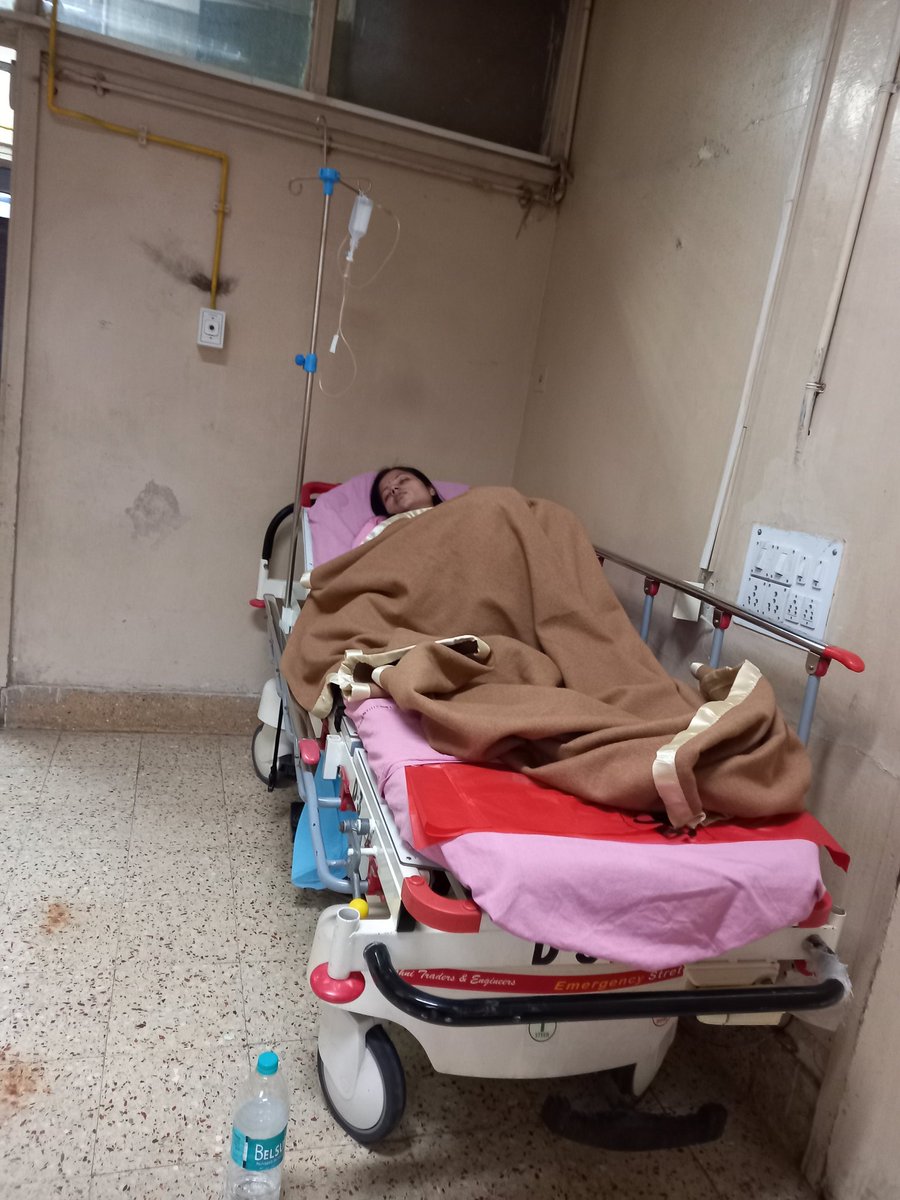 मेरी पत्नी निष्ठा की तबीयत ज्यादा खराब होने के कारण एम्स हॉस्पिटल दिल्ली में भर्ती कराया हु ! हो सकता है कि ब्लड की जरूरत पड़े O- निगेटिव ब्लड ग्रुप का तो अगर आप सब की जानकारी में कोई है तो plz समपर्क करे !