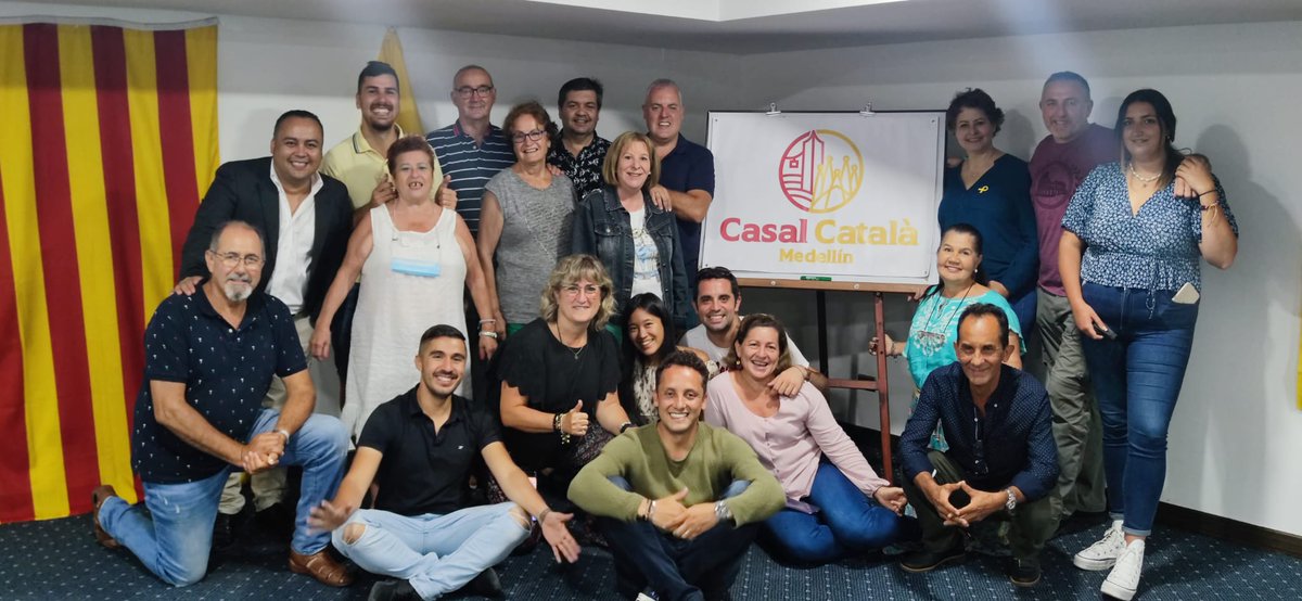 pazsocat's tweet photo. La Casa Catalana a Medellín va realir la seva trobada ahir, per retrobar-nos després del reconeixement oficial per part del @govern @cooperaciocat @exteriorscat @AlcaldiadeMed @GobAntioquia https://t.co/I5QUXFpog7