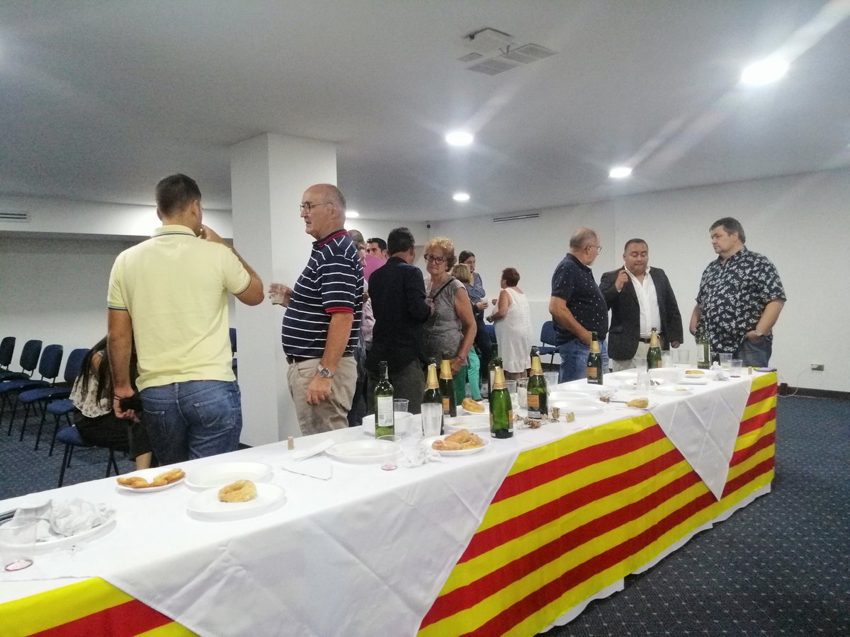pazsocat's tweet photo. La Casa Catalana a Medellín va realir la seva trobada ahir, per retrobar-nos després del reconeixement oficial per part del @govern @cooperaciocat @exteriorscat @AlcaldiadeMed @GobAntioquia https://t.co/I5QUXFpog7