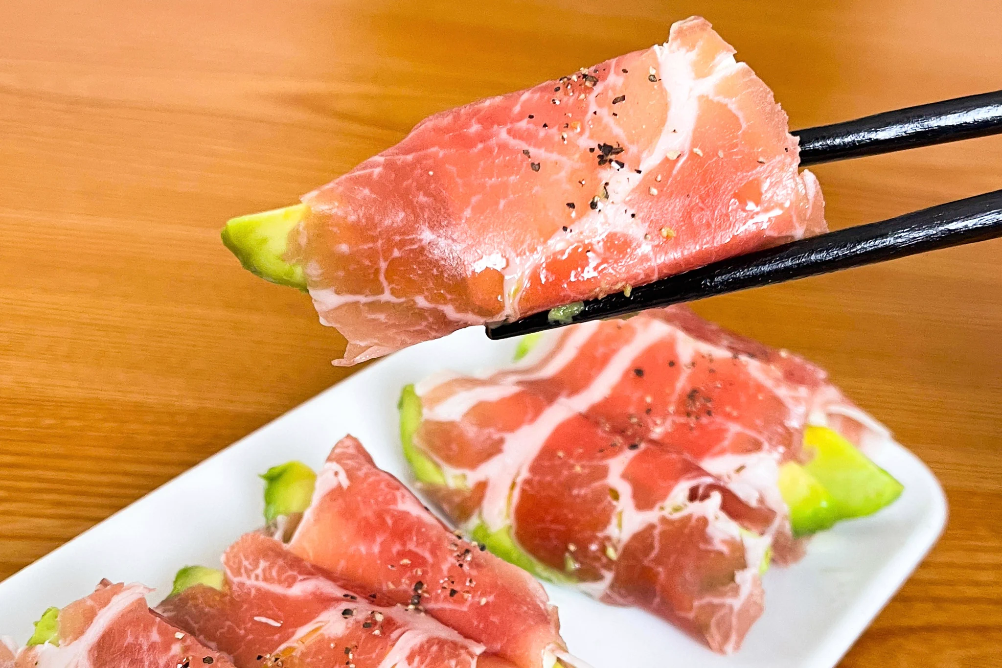 アボカドなどを生ハムで巻いて餃子風に！おつまみにもぴったりそうな簡単お手軽レシピ！