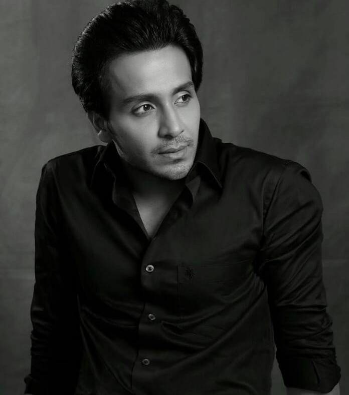Radhi1952's tweet photo. @8paramsingh
@Parody_Rajat
@AkshitaMudgal9
@ParodyAkshita
@shagun_sh
@ParodyLakshya
#handsome_hunk*♥😍
#beauty_queen💓😍
#missingubothsomuch😔
#ishqaan_forever♥♥♥ https://t.co/dotiBAaRJA