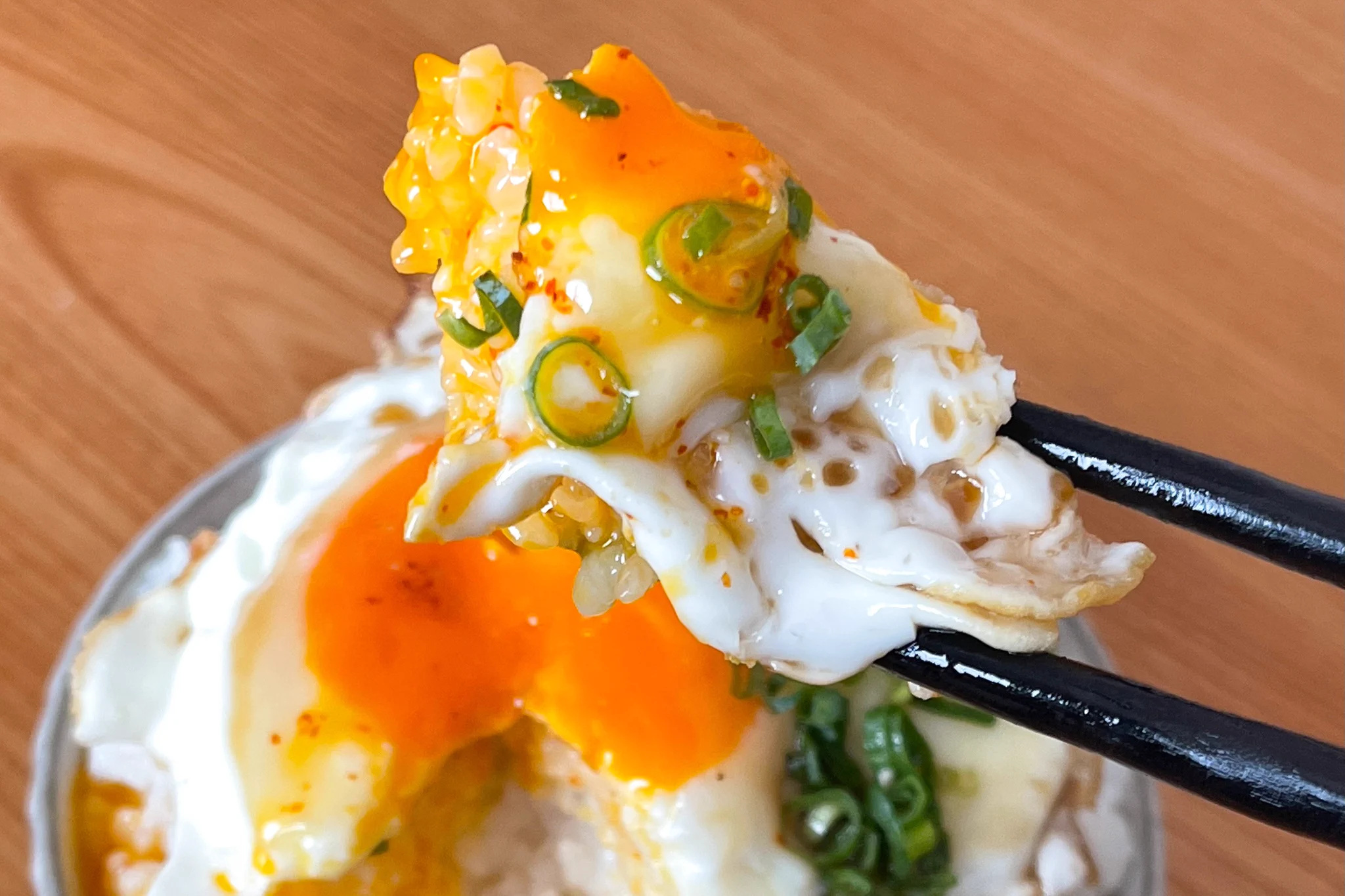 朝ごはんにもぴったりそう！たった3つの材料で作れちゃう、煮卵風の「目玉焼き」レシピ！