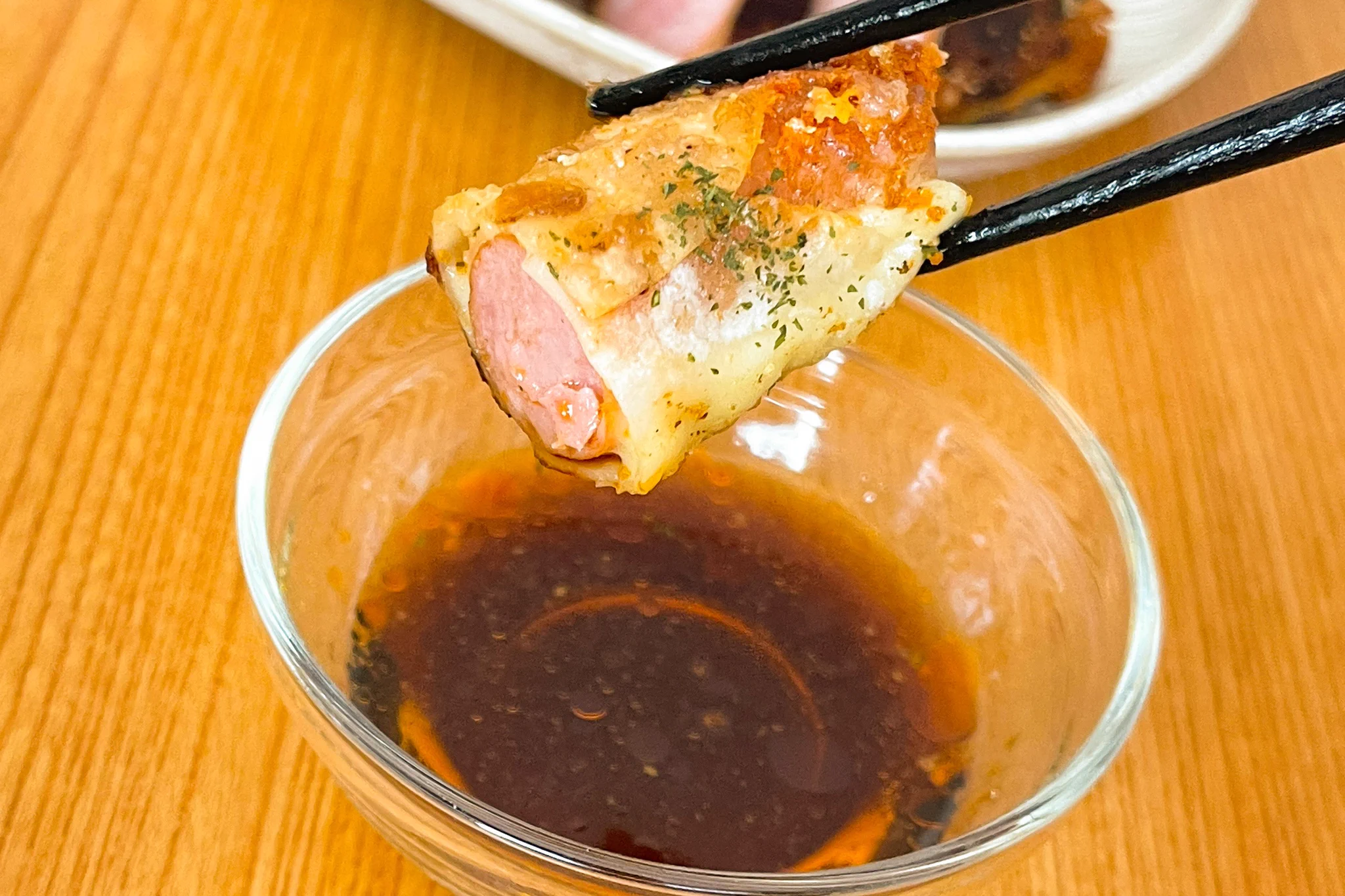作り方も簡単でお手軽に作れそう！餃子の皮やソーセージを使ったお家居酒屋レシピ！